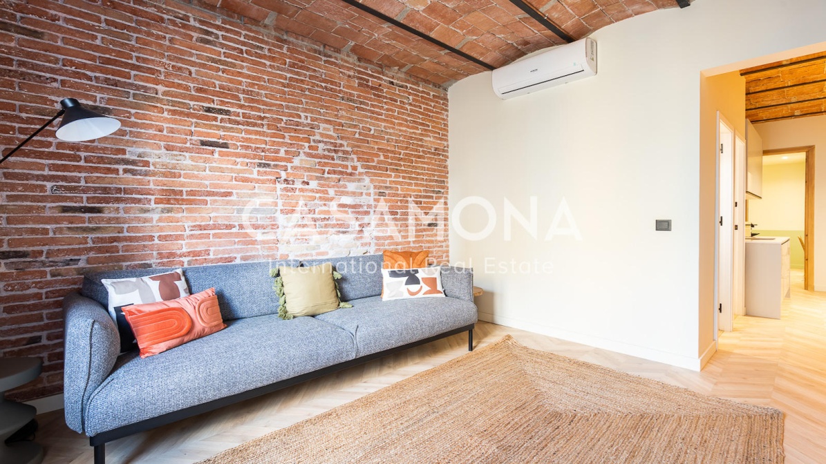 Beautiful 3 Double Bedroom Apartment with Catalan Features in Poble Sec