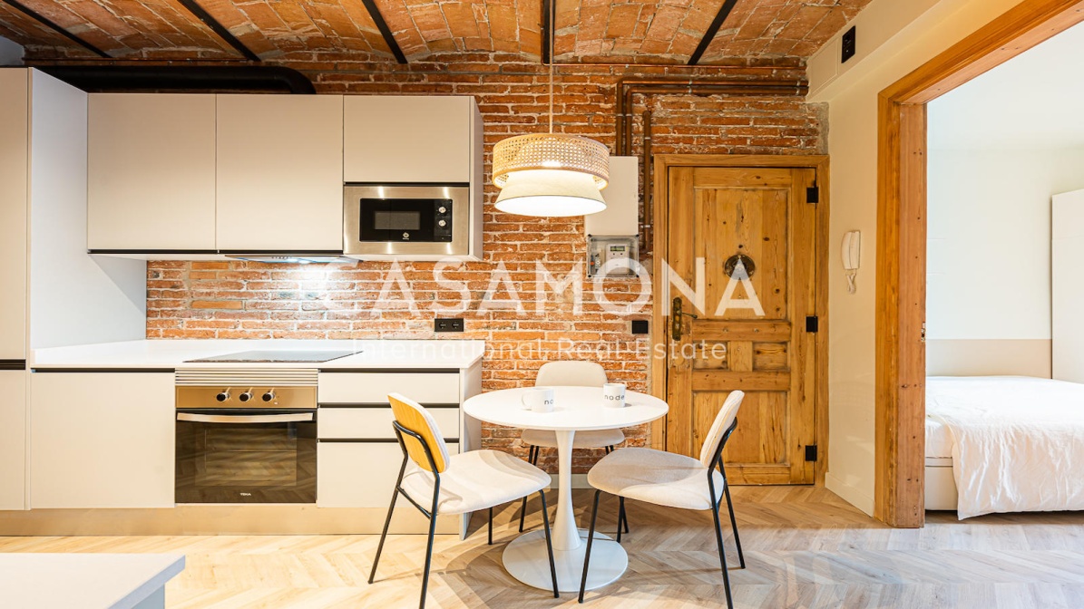 Beautiful 3 Double Bedroom Apartment with Catalan Features in Poble Sec