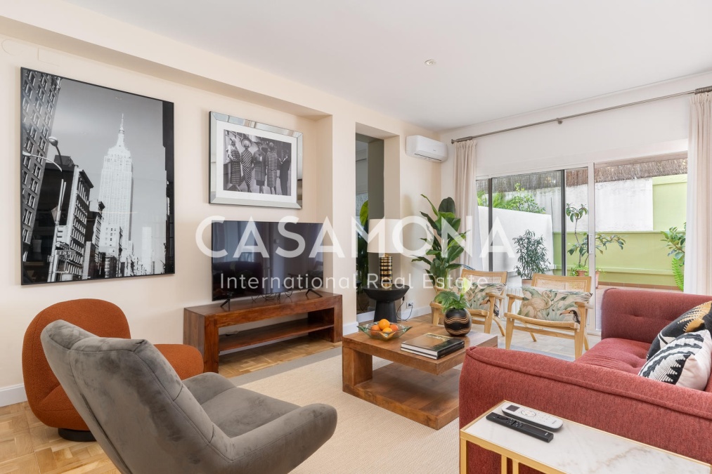 Expansive 4-Bedroom Apartment with a Terrace in Sant-Gervasi