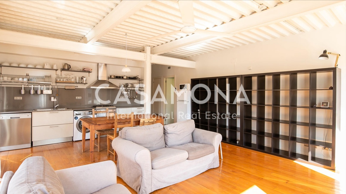 Six French Balconies, 2 Bedroom, 2 Bath Apartment with an Elevator in Barceloneta