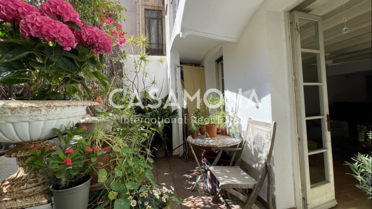 Spacious Loft with Private Patio in Eixample - Ideal for Investment