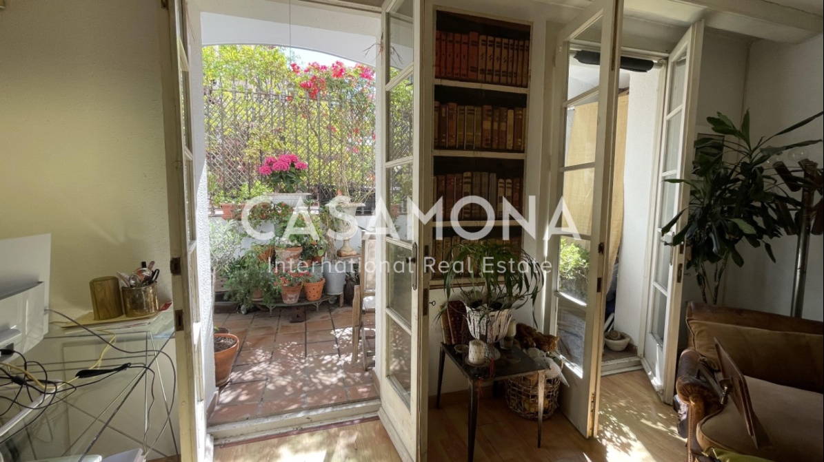 Spacious Loft with Private Patio in Eixample - Ideal for Investment