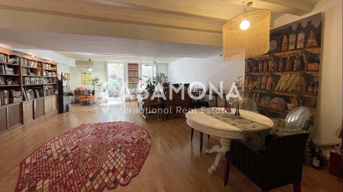 Spacious Loft with Private Patio in Eixample - Ideal for Investment