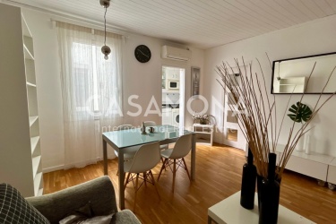 2 Bedroom Apartment with Elevator and Balcony in Barceloneta