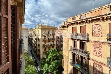 2 roms leilighet med heis og balkong ved tunnelbanestasjonen Barceloneta