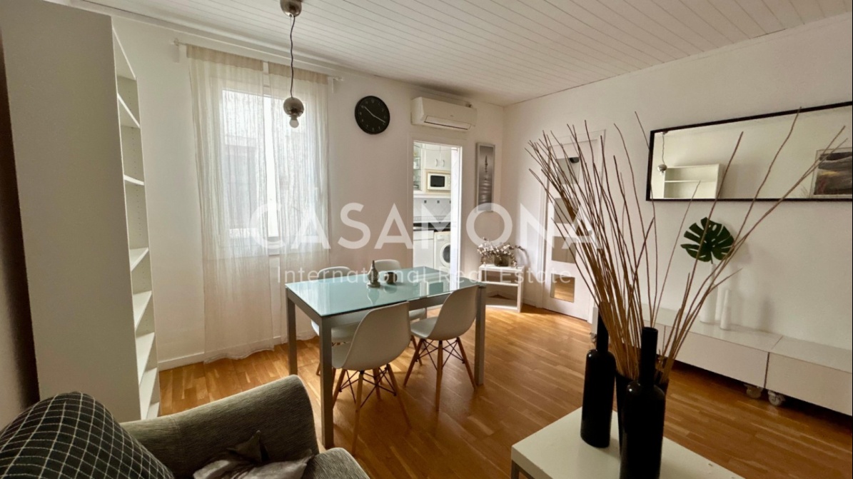 2 Bedroom Apartment with Elevator and Balcony in Barceloneta