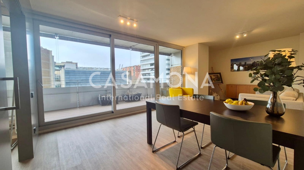 Moderno apartamento de 2 dormitorios con piscina comunitaria en Diagonal del Mar