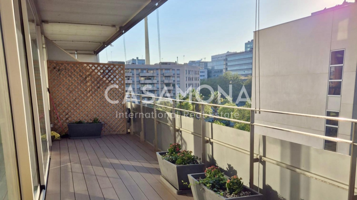 Moderno apartamento de 2 dormitorios con piscina comunitaria en Diagonal del Mar