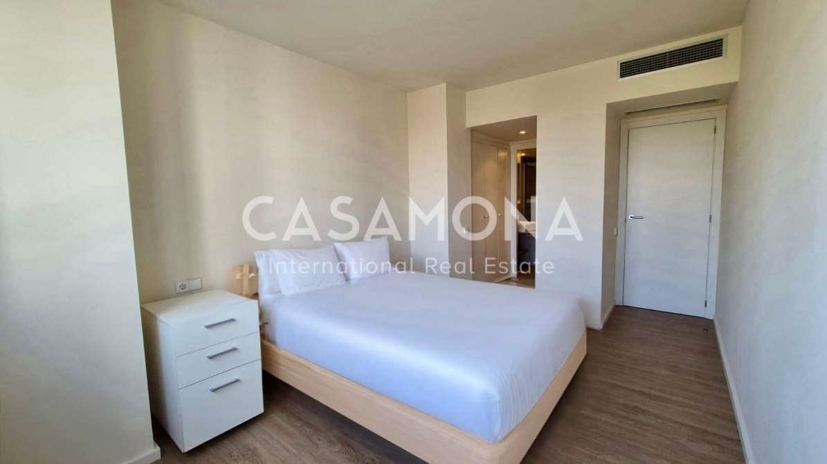 Moderno apartamento de 2 dormitorios con piscina comunitaria en Diagonal del Mar