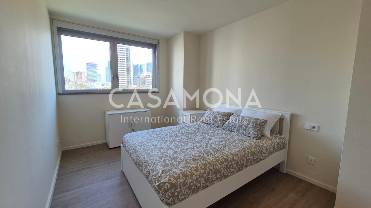 Moderno apartamento de 2 dormitorios con piscina comunitaria en Diagonal del Mar