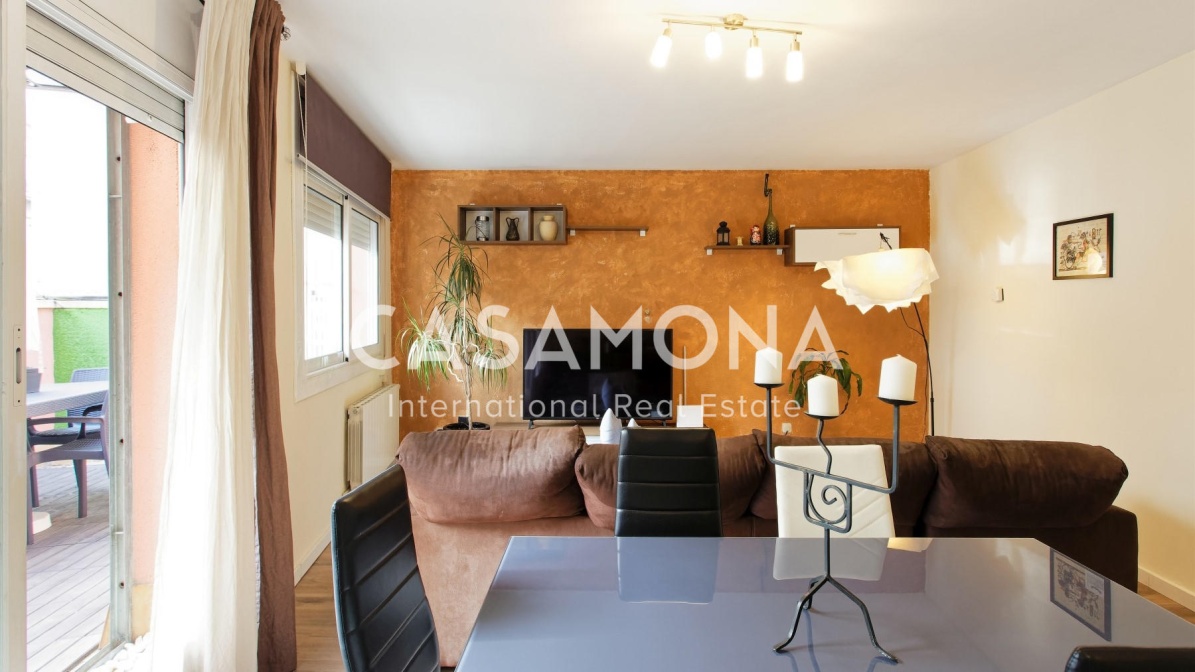 Mooi 4 Slaapkamer Atico Appartement in Horta-Guinardó met Privé Terras