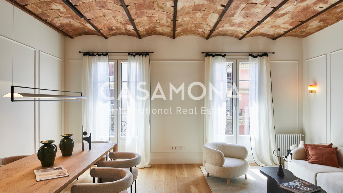 Newly Renovated Luxury Apartment With Historical Charm