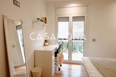 Lyst og luftig rom i co-living leilighet i Les Corts