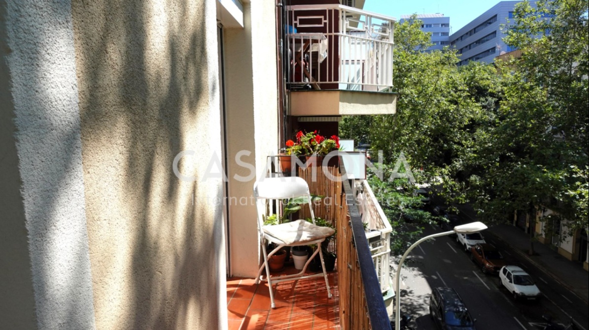 Appartamento con 3 camere da letto e balcone a Poblenou