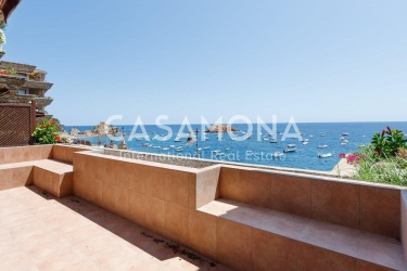 (SOLD) Fully Renovated Duplex with Sea Views in Tossa Del Mar