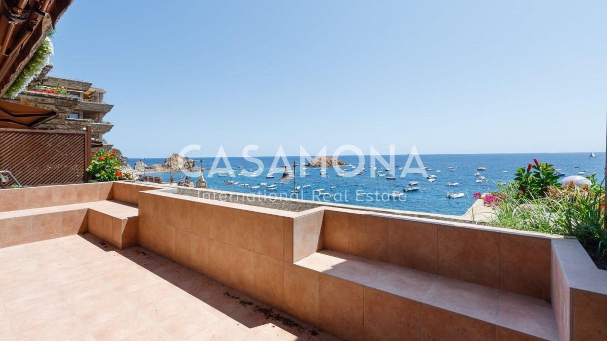 (SOLD) Fully Renovated Duplex with Sea Views in Tossa Del Mar