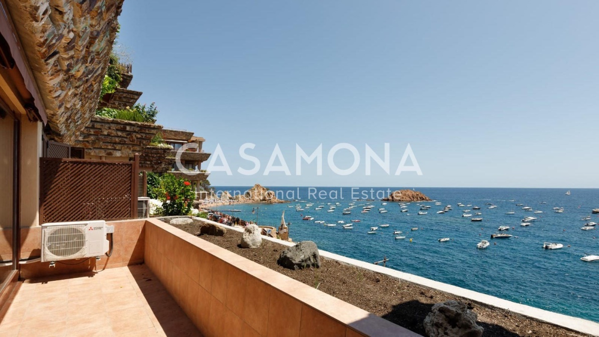 (SOLD) Fully Renovated Duplex with Sea Views in Tossa Del Mar