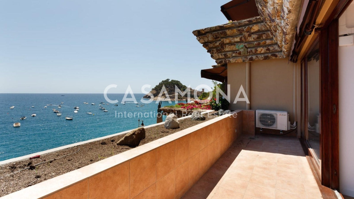 (SOLD) Fully Renovated Duplex with Sea Views in Tossa Del Mar