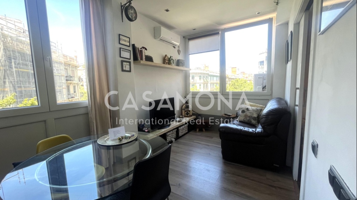 Elegant 2-bedroom apartment in Eixample Esquerra