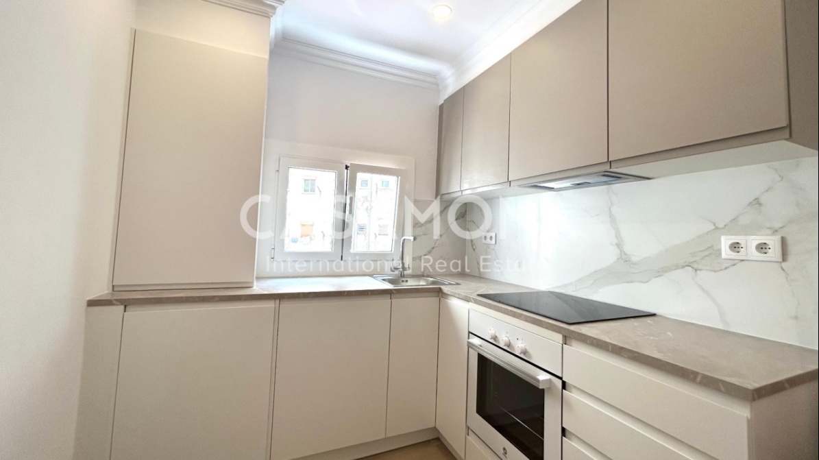 Bright 4 Bedroom Apartment With Elevator In Poble Nou - Great Rental Investment