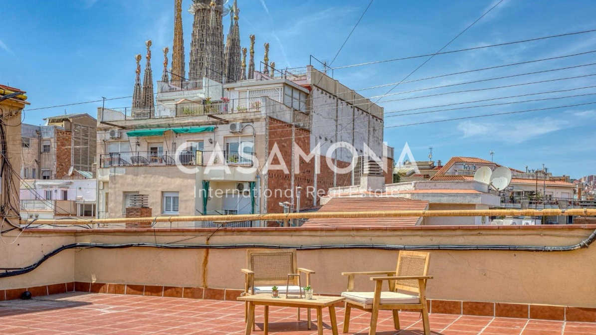 (RESERVED) Fully Renovated 2 Bedrooms Apartment With Views Over Sagrada Familia