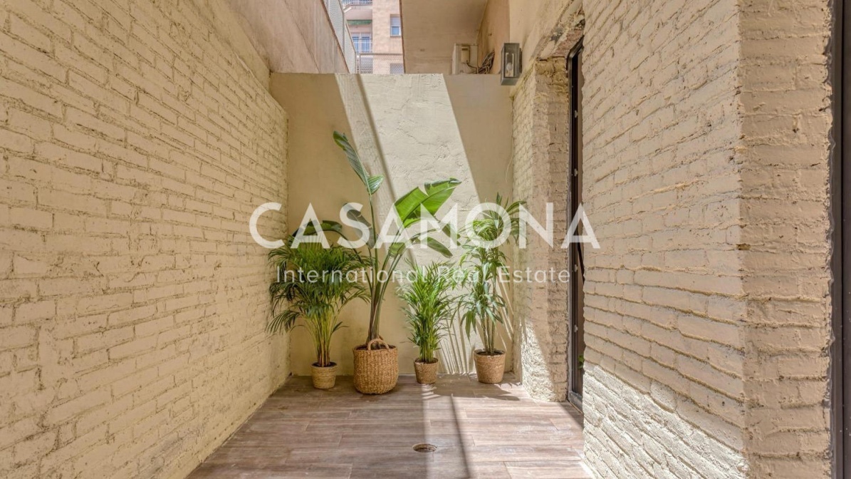 (RESERVED) Fully Renovated 2 Bedrooms Apartment With Views Over Sagrada Familia