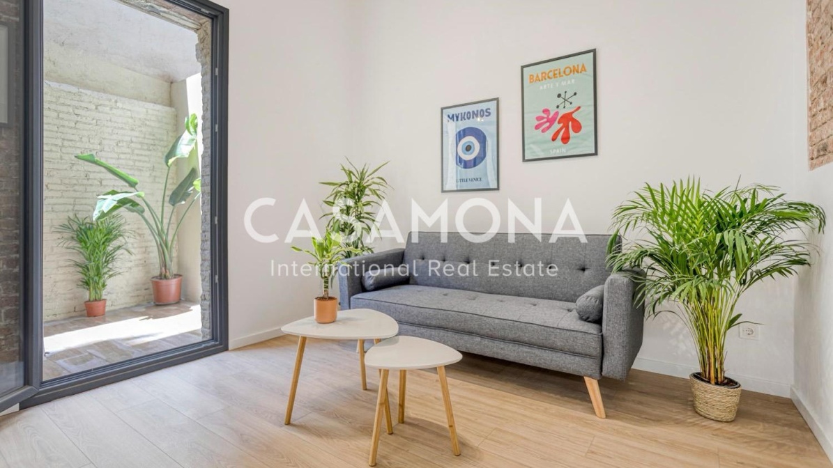 (RESERVED) Fully Renovated 2 Bedrooms Apartment With Views Over Sagrada Familia