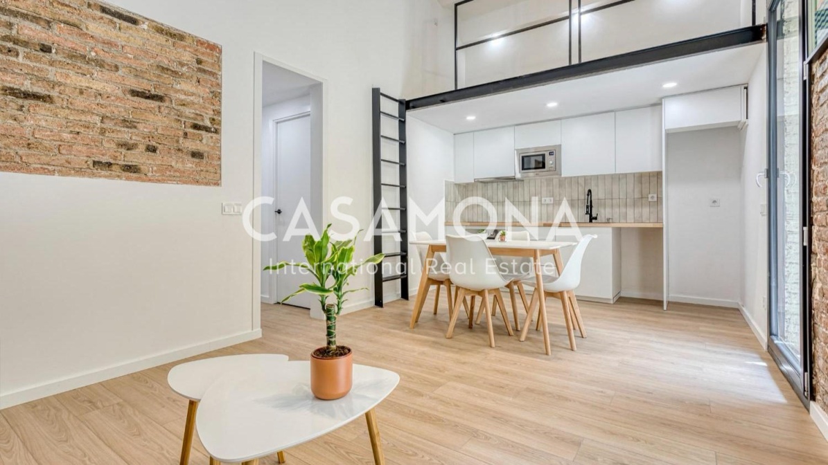 (RESERVED) Fully Renovated 2 Bedrooms Apartment With Views Over Sagrada Familia