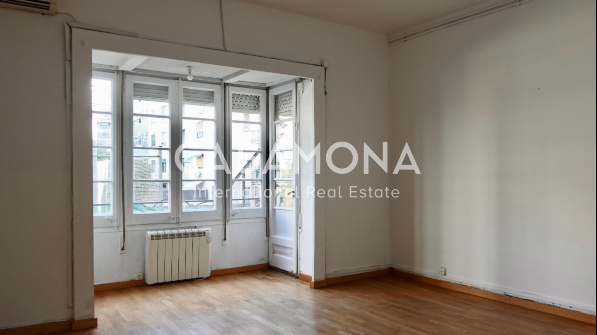 (VENDIDO) Amplio piso de 4 dormitorios con mucha luz natural en el Eixample Esquerra