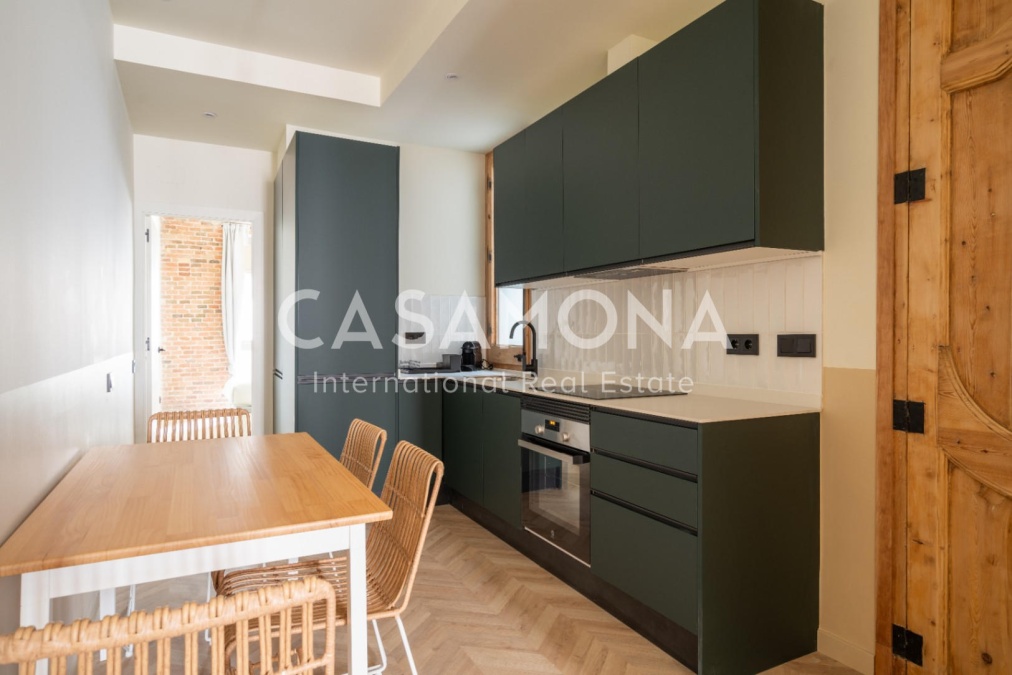 Modern 2 Bedroom Apartment Situated on a Pedestrian Street in Gracia