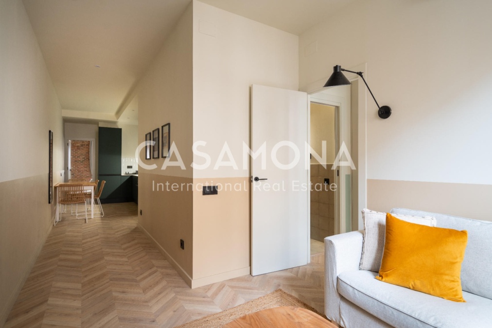 Modern 2 Bedroom Apartment Situated on a Pedestrian Street in Gracia