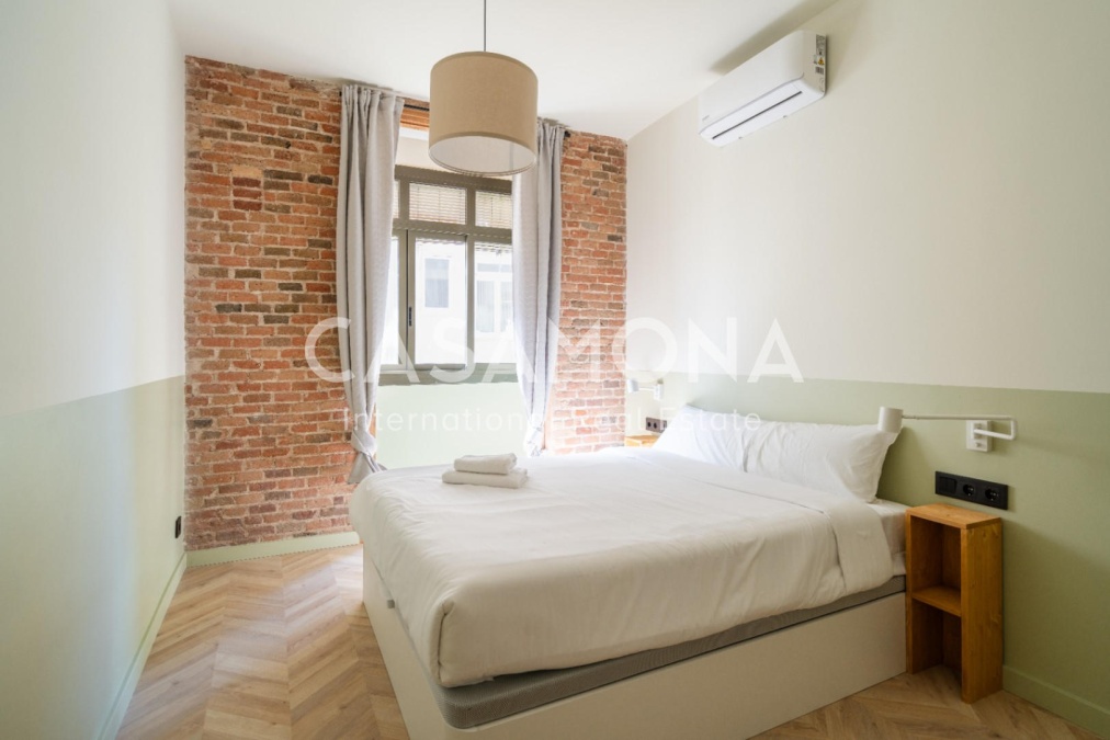 Modern 2 Bedroom Apartment Situated on a Pedestrian Street in Gracia