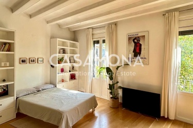 Bright Studio in the Heart of Eixample with Balconies