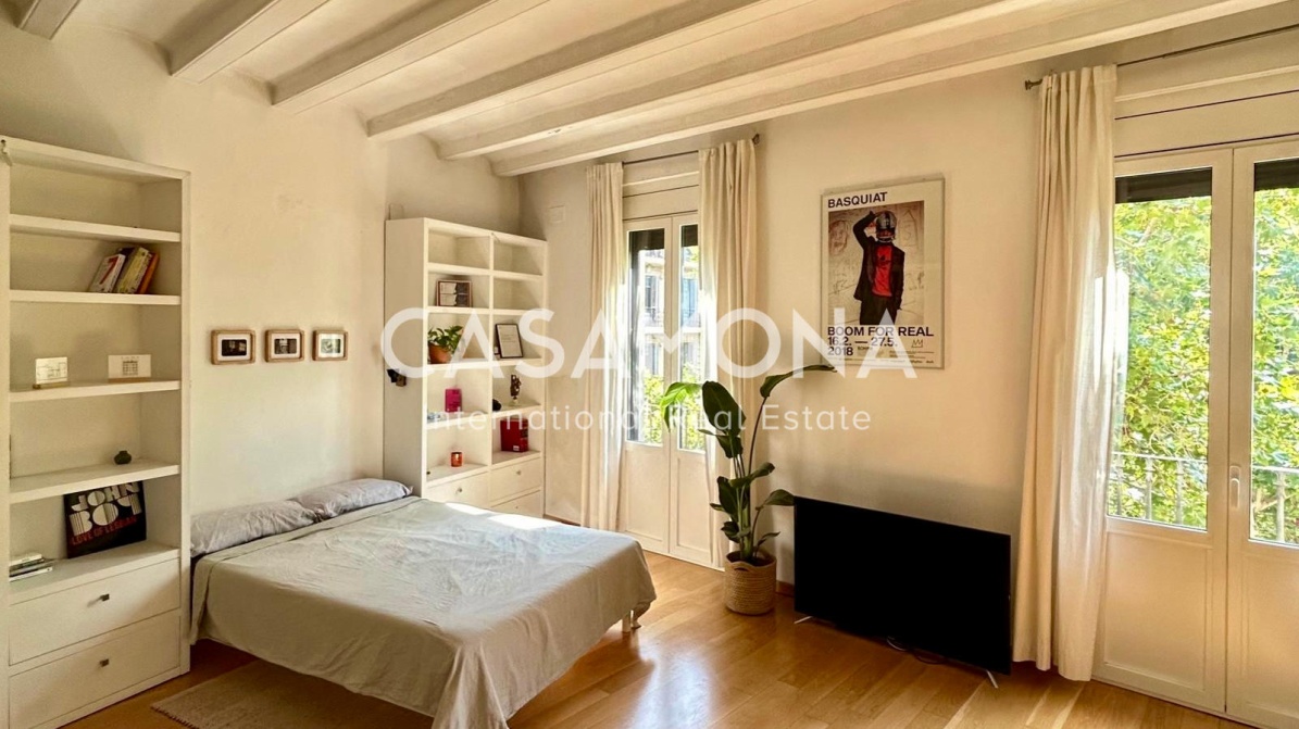 Bright Studio in the Heart of Eixample with Balconies