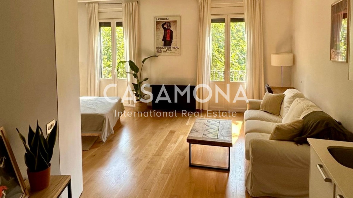 Bright Studio in the Heart of Eixample with Balconies