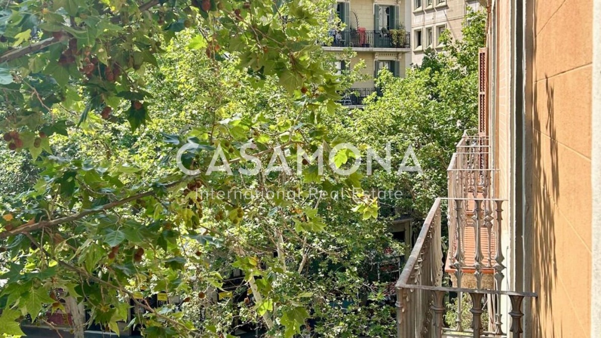 Ljus studio i hjärtat av Eixample med balkonger