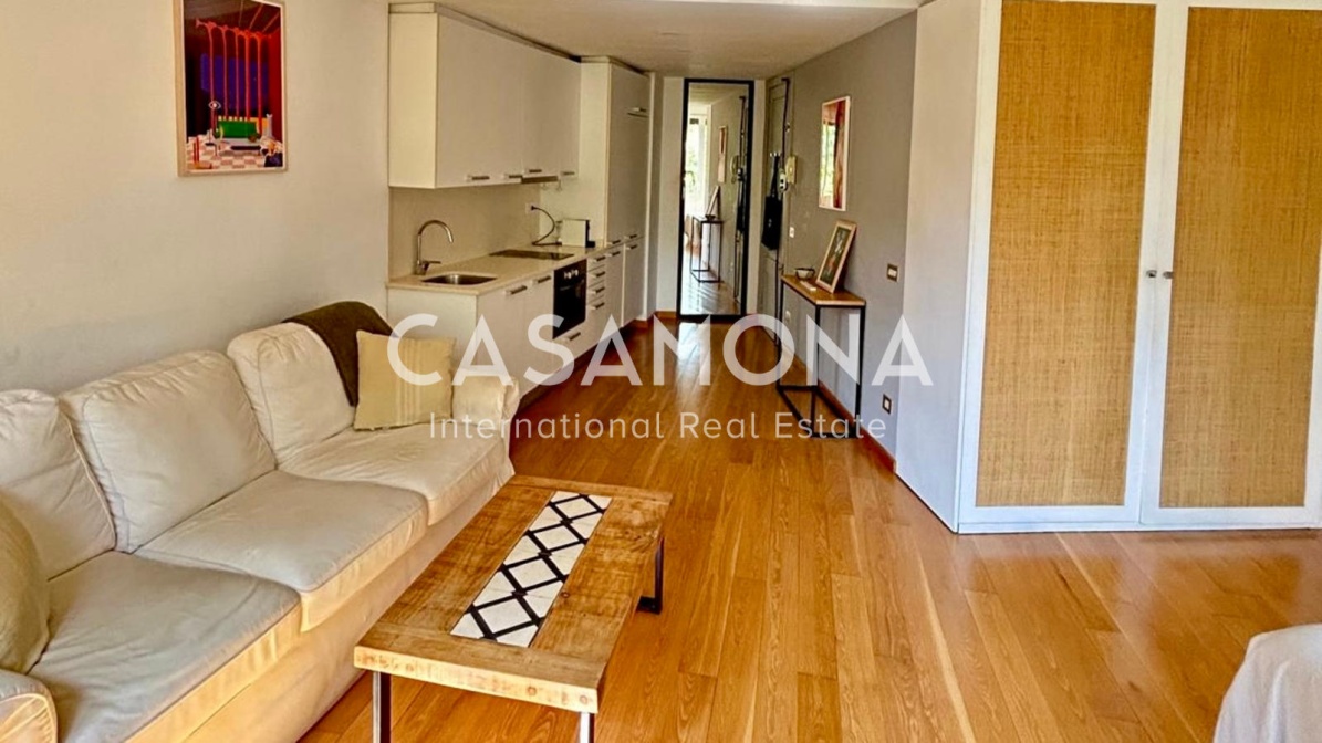 Bright Studio in the Heart of Eixample with Balconies