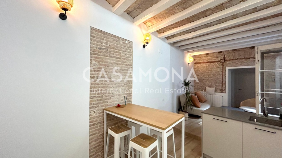 Renovated 3 Bedrooms Apartment Located In Gotico