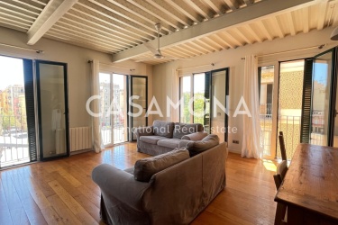 Bright Apartment with French Balconies in Barceloneta