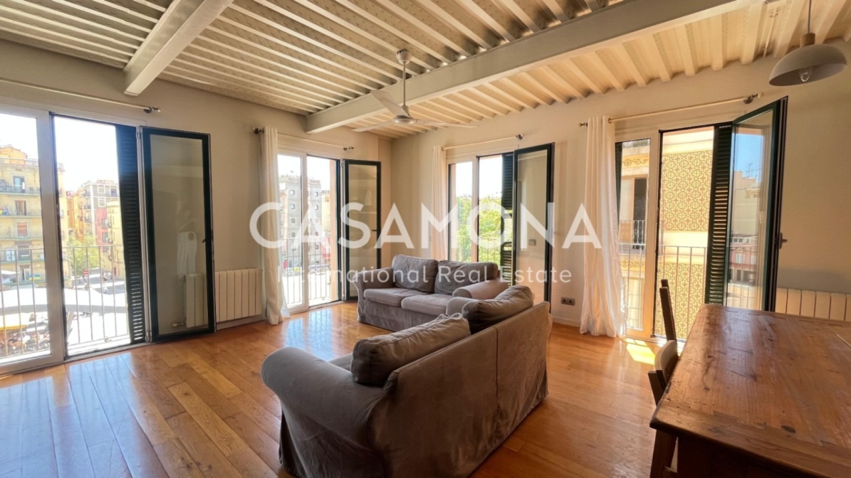 Luminoso apartamento con balcones franceses en la Barceloneta