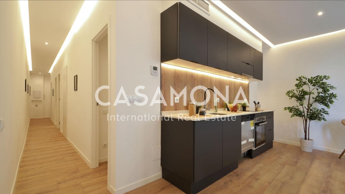 Fully Renovated Apartment with Views to Sagrada Familia