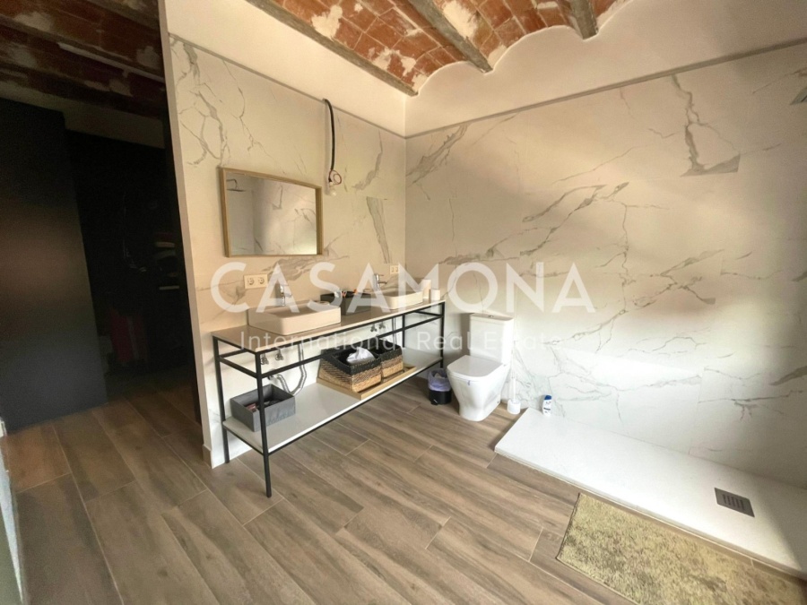 Tríplex de tres dormitorios con terraza privada en Poble Nou