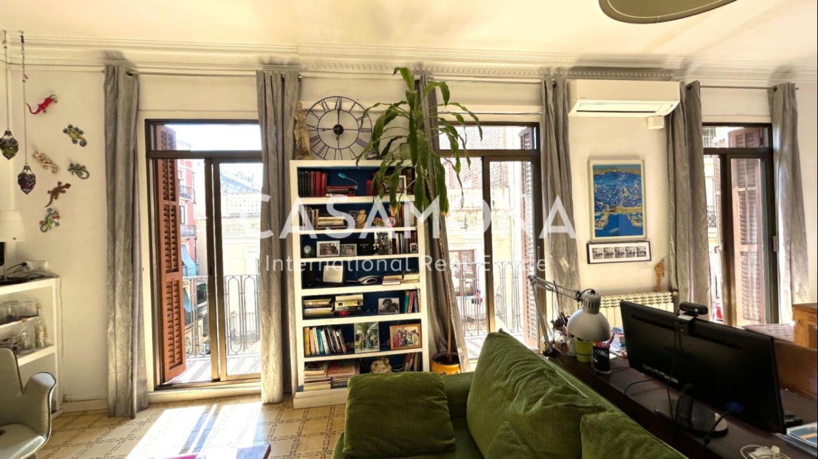 Beautiful 2-Bedroom Apartment With a Balcony in Poble Sec