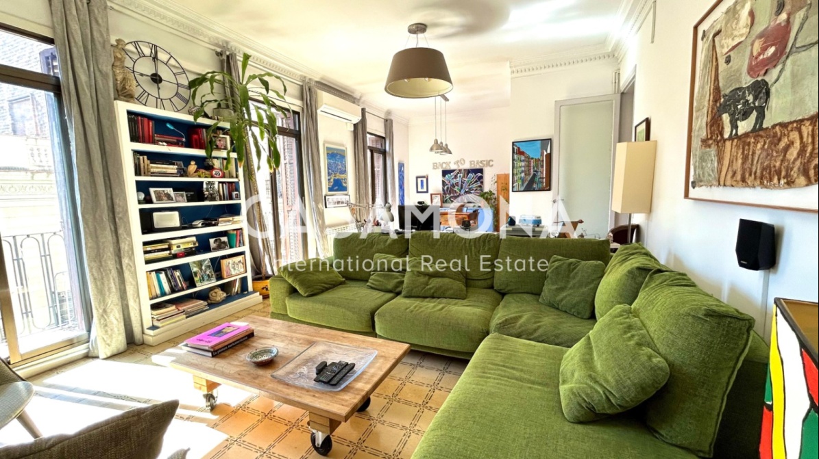 Beautiful 2-Bedroom Apartment With a Balcony in Poble Sec