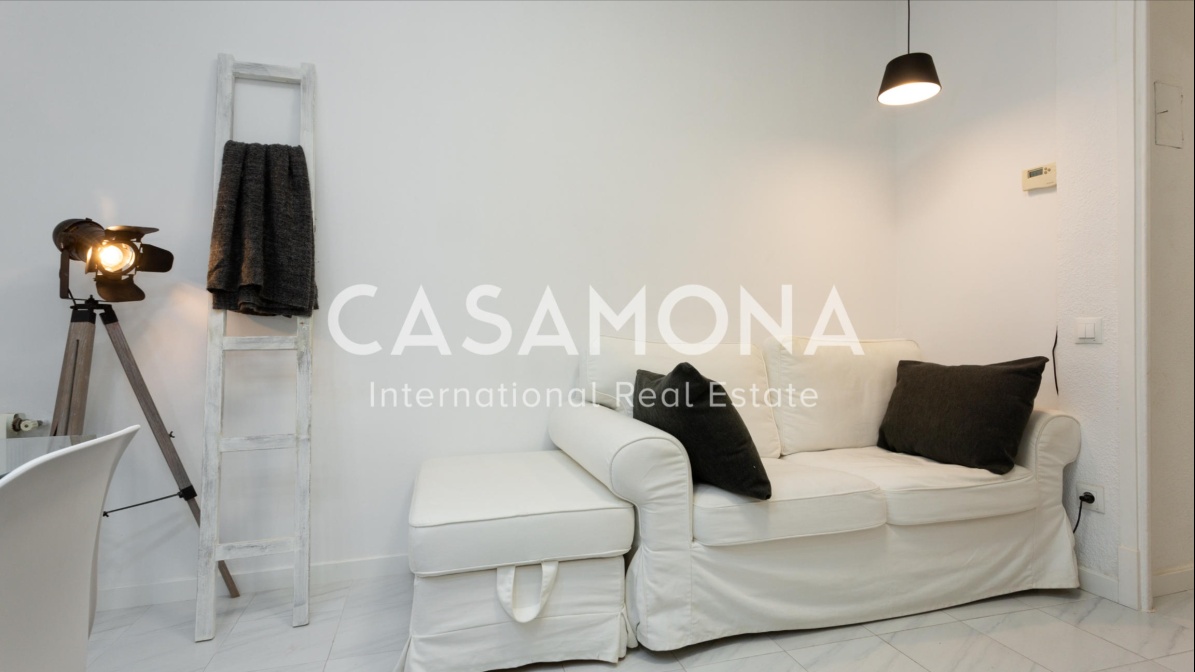 Appartamento minimalista con 2 camere da letto e balcone a Gracia