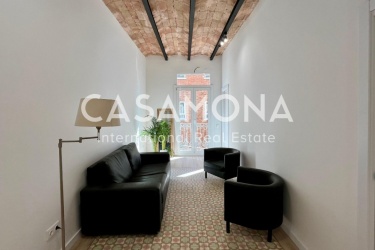 Fully Renovated 2 Bedroom Apartment with an Elevator by Barceloneta Beach