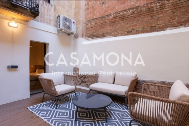 Modern 1 Bedroom Apartment with a Big Private Patio close to Sagrada Familia