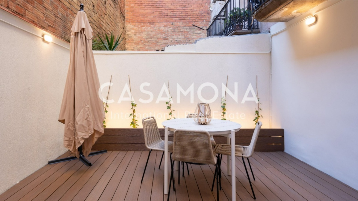 Stylish 1-Bedroom Apartment with Spacious Private Patio Near Sagrada Familia