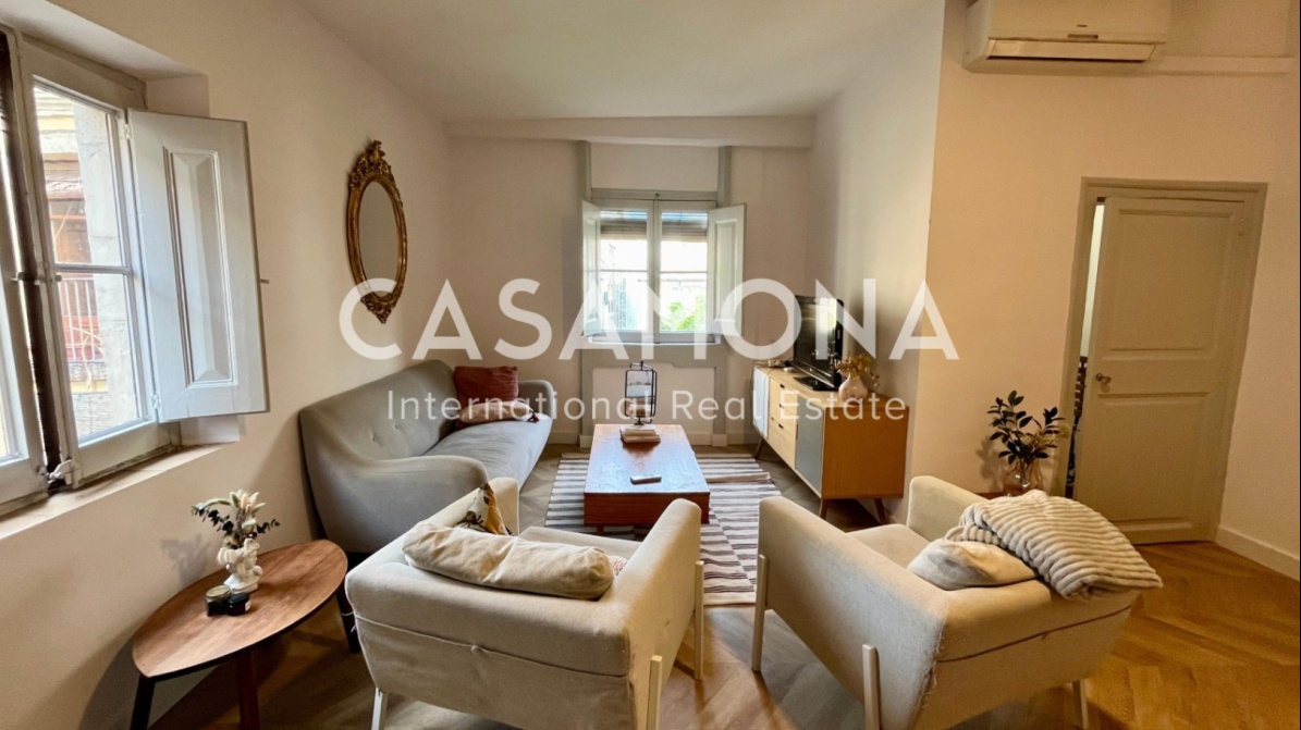 Elegant 2-Bedroom Apartment with Private Balcony in the Heart of El Born, Barcelona