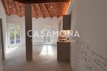 Appartement lumineux rénové de 2 chambres avec balcon à Poblenou